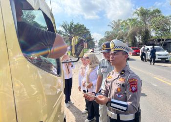 Satlantas Polres Kotim bersama Bapenda Samsat Kotim menggelar kegiatan simpatik pemeriksaan kendaraan bermotor gabungan di depan Pos Lantas Islamic Center, Jl. Jendral Sudirman Km. 3 Sampit, Kamis pagi (14/05/2026).