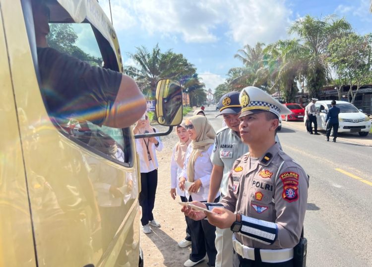 Satlantas Polres Kotim bersama Bapenda Samsat Kotim menggelar kegiatan simpatik pemeriksaan kendaraan bermotor gabungan di depan Pos Lantas Islamic Center, Jl. Jendral Sudirman Km. 3 Sampit, Kamis pagi (14/05/2026).