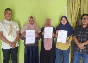 Foto dengan istri korban pengeroyokan