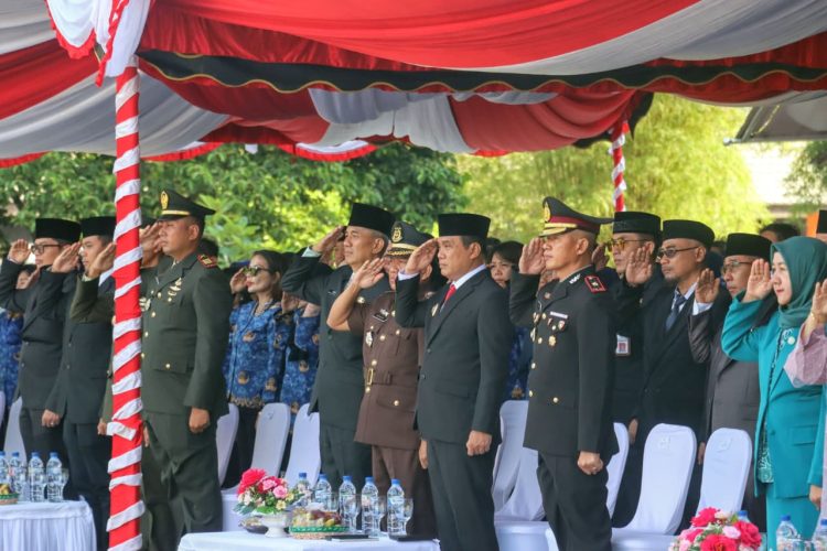 Upacara berlangsung di lapangan Kantor Wali Kota Palangka Raya, Jalan Tjilik Riwut Km. 5,5, Kota Palangka Raya, Kalimantan Tengah, yang dihadiri oleh Kabagops, Kompol Henry, S.E. beserta para personel, Senin (1/6/2026) pagi. 