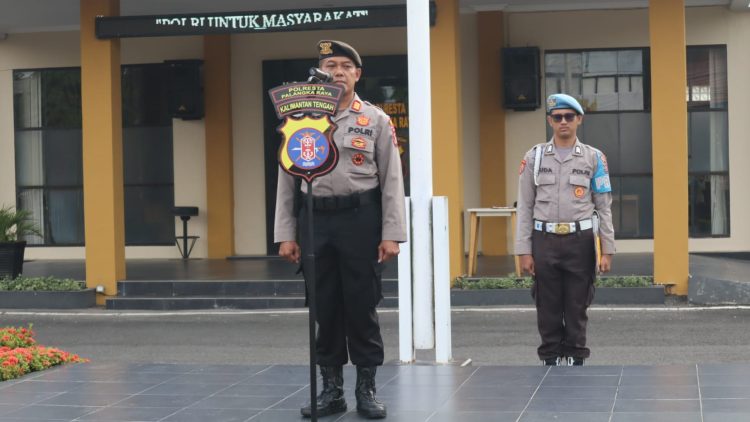 Kasatsamapta Polresta Palangka Raya AKP Bambang Harianto memimpin apel pagi yang digelar di Mapolresta Palangka Raya.