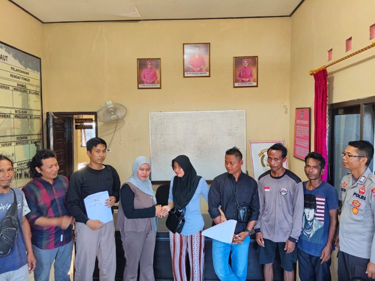 Polsek Pulau Hanaut Polres Kotim Telah menyelesaikan masalah (Problem solving) berupa pengaduan dari Sdr.Bagus irawan dan Sdri. Fitriani yang mengadukan Sdri. Rini Antika tentang dugaan terjadinya pencemaran nama baik atau perbuatan tidak menyenangkan di media sosial. Senin, sore 1/6/ 2026.