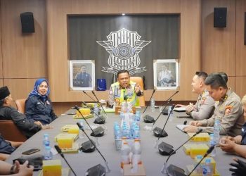 Kakorlantas Polri dalam agenda audiensi bersama perwakilan ojol se-Jabodetabek di Gedung NTMC Polri, Jakarta, pada Selasa (2/6/2026). Dalam pertemuan itu, Irjen Pol. Agus Suryonugroho memaparkan data krusial terkait situasi darurat kecelakaan di tanah air.