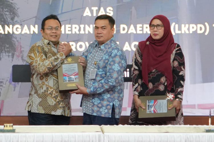 Opini WTP tersebut diserahkan langsung oleh Kepala Perwakilan BPK RI Provinsi Aceh, Andri Yogama, kepada Wali Kota Sabang, Zulkifli H. Adam, dalam acara penyerahan Laporan Hasil Pemeriksaan (LHP) atas LKPD Tahun Anggaran 2025 yang berlangsung di Kantor BPK RI Perwakilan Aceh, Banda Aceh, Kamis (4/6/26).