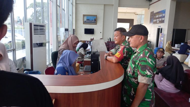 Korem 022/PT melaksanakan kegiatan fasilitasi pembuatan akta kelahiran bagi anak-anak yang belum memiliki dokumen kependudukan di wilayah teritorial Korem 022/PT.