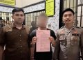 Sat Reskrim Polres Kotawaringin Timur berhasil menangkap seorang oknum petugas keamanan sekolah berinisial MI, 2 tahun setelah kasus dugaan kekerasan seksual terhadap anak di bawah umur terjadi. Penangkapan dilakukan Unit PPA Satreskrim Polres Kotim pada 7 Mei 2026.