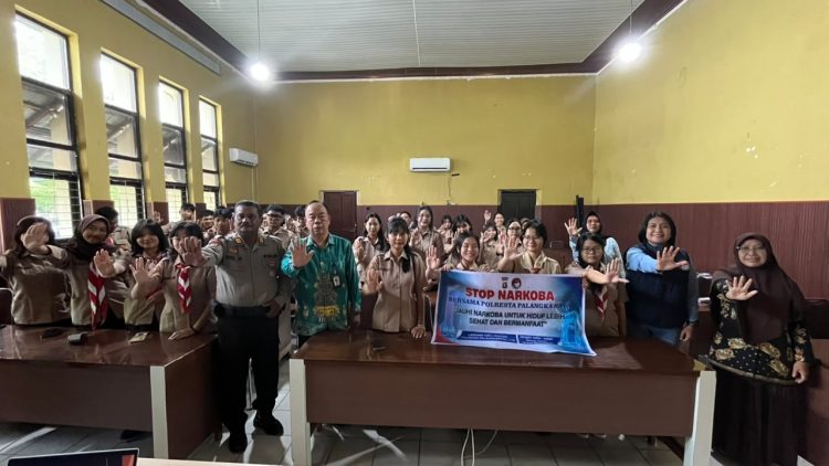 Penyuluhan kali ini disampaikan kepada siswa dan siswi di SMA Negeri 1 Palangka Raya, Jalan AIS Nasution, Kota Palangka Raya, Kalimantan Tengah, yang dipimpin oleh Kasatresnarkoba, Kompol Yonika Winner Te’dang, S.T., M.H., Kamis (4/6/2026) pagi. 