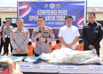 Polres Dairi merilis hasil tangkapan kasus narkoba dalam operasi Antik Toba 2026 yang berlangsung selama 21 hari. Hal tersebut dipaparkan langsung oleh Kapolres Dairi, AKBP Otniel Siahaan di Mapolres Dairi, Jumat (5/6/2026). 