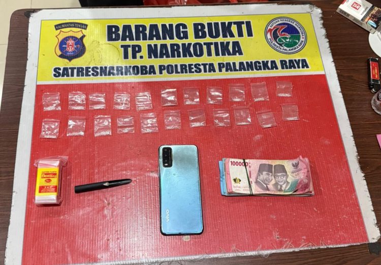 Petugas mengamankan seorang pria berinisial FAA alias AR (31) di sebuah barak di Jalan Yusuf Arimatea, Kelurahan Bukit Tunggal, Kecamatan Jekan Raya, Jumat (5/6/2026) sekitar pukul 13.30 WIB.