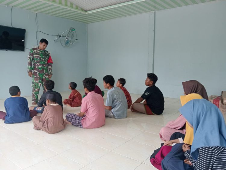 Babinsa Desa Nenas Siam, Kodim 0208/As, Korem 022/PT melaksanakan kegiatan sosialisasi di Panti Asuhan ATRH. Thohiriyah, Desa Nenas Siam, Kecamatan Medang Deras, Kabupaten Batu Bara.