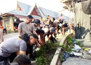 bersinergi bersama unsur Forkopimda dan masyarakat untuk aksi bersih-bersih atau korve massal di Kawasan Pasar Kahayan, Kota Palangka Raya, Sabtu (06/06/2026).