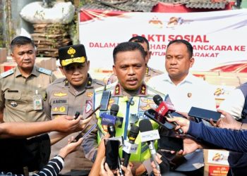 Kepala Korps Lalu Lintas (Kakorlantas) Polri Irjen Pol. Dr. Drs. Agus Suryonugroho S.H., M.Hum., mewakili Kapolri Jenderal Polisi Listyo Sigit Prabowo meninjau langsung pelaksanaan Bakti Kesehatan bagi masyarakat terdampak kebakaran di Kawasan Kebon Kosong, Kemayoran, Jakarta, Senin (8/6/26).