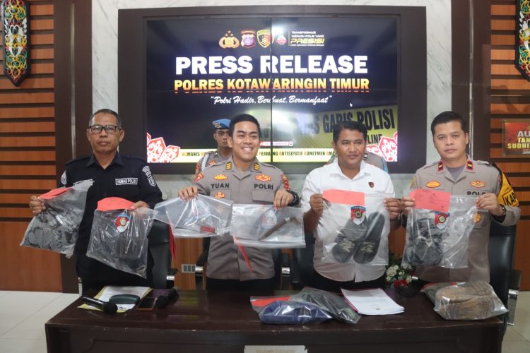 Polres Kotawaringin Timur (Kotim) menggelar kegiatan press release terkait pengungkapan kasus Tindak Pidana Pembunuhan yang terjadi di wilayah hukum Polsek Mentaya Hulu, Press release ini dipimpin oleh Kapolres Kotim AKBP Resky Maulana Zulkarnain, S.H.,S.l.K.,M.H.
