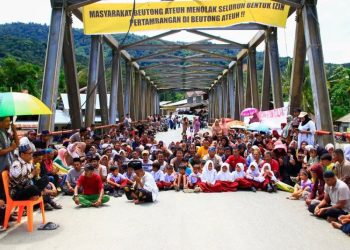 Aksi penolakan izin pertambangan di Beutong Ateuh Nagan Raya. (Sumber Foto: Firhan Farabi)