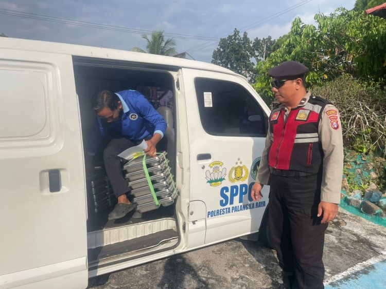 Pengawalan dimulai dari Dapur SPPG Polresta Palangka Raya di Jalan Patin, Kelurahan Bukit Tunggal, dengan sasaran sejumlah sekolah penerima manfaat di wilayah Kota Palangka Raya.