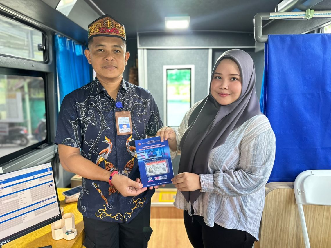 Satlantas pada Satuan Penyelenggara Administrasi (Satpas) Surat Izin Mengemudi (SIM) di markas komandonya, Jalan Tjilik Riwut Km. 3,5, Kota Palangka Raya, Kalimantan Tengah, Kamis (11/6/2026).