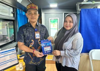 Satlantas pada Satuan Penyelenggara Administrasi (Satpas) Surat Izin Mengemudi (SIM) di markas komandonya, Jalan Tjilik Riwut Km. 3,5, Kota Palangka Raya, Kalimantan Tengah, Kamis (11/6/2026).