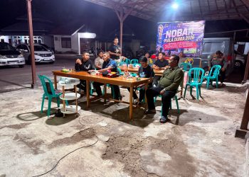 Kapolsek Pahandut AKP Iyudi Hertanto menggelar kegiatan nonton bareng (nobar) Piala Dunia bersama personel di Mapolsek Pahandut.
