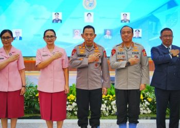 Kapolri Jenderal Polisi Drs. Listyo Sigit Prabowo M.Si., menerima sertifikat International Baccalaureate Diploma Programme (IBDP) untuk SMA Kemala Taruna Bhayangkara (KTB) di Gedung Utama Mabes Polri, Jakarta Selatan.