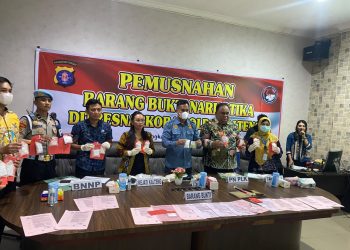 Direktorat Reserse Narkoba Polda Kalimantan Tengah memusnahkan barang bukti narkotika hasil pengungkapan 15 kasus yang terjadi di empat kabupaten/kota di wilayah Kalteng. Pemusnahan dilakukan di Ruang Rapat Ditresnarkoba Polda Kalteng, Jumat (12/6/2026).
