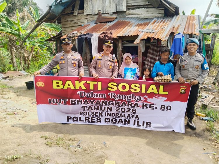 Polsek Indralaya Polres Ogan Ilir menggelar kegiatan bakti sosial dengan menyalurkan bantuan sembako kepada warga yang membutuhkan di Desa Tanjung Seteko dan Kelurahan Indralaya Raya, Kecamatan Indralaya, Jumat (12/6/2026).