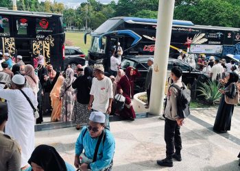Polresta Palangka Raya melaksanakan pengamanan kegiatan penyambutan kedatangan jama’ah haji asal Kota Palangka Raya yang berlangsung di GPU Palampang Tarung.