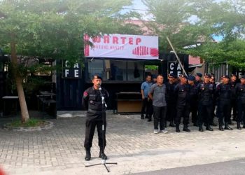 Personel Satuan Brimob Polda Kalimantan Tengah melaksanakan kegiatan Apel Siaga di depan Lapangan Minisoccer Polda Kalteng, Sabtu (13/6/2026)