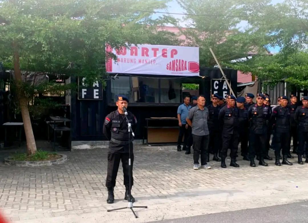 Personel Satuan Brimob Polda Kalimantan Tengah melaksanakan kegiatan Apel Siaga di depan Lapangan Minisoccer Polda Kalteng, Sabtu (13/6/2026)