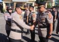Upacara ini dipimpin langsung oleh Kapolres Kotim AKBP Resky Maulana Zulkarnain, S.H., S.I.K., M.H dan dihadiri oleh seluruh Pejabat Utama (PJU), perwira, dan personel Polres Kotim serta Polsek Kota, pada hari Senin pagi.(15/06/26)