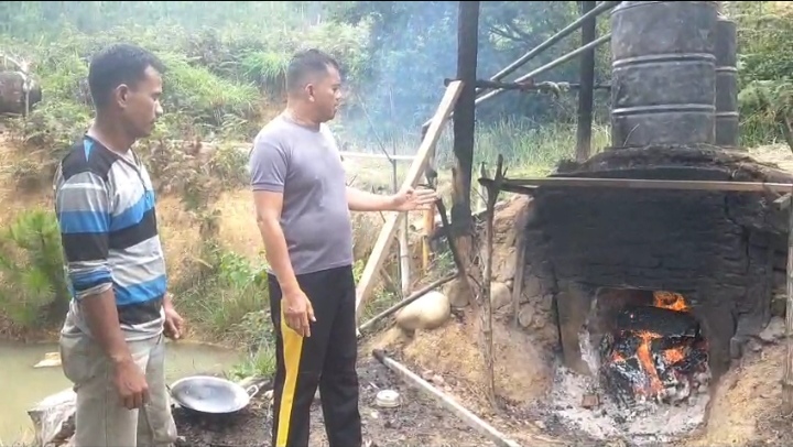 Program penyulingan minyak serai tersebut secara resmi dibuka oleh Wakil Komandan Batalyon D Pelopor Satbrimob Polda Aceh, Amp Imanta Purba, S.H., sebagai bagian dari upaya meningkatkan kemandirian dan produktivitas masyarakat di wilayah Gayo Lues.
