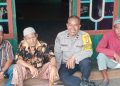 personel Bhabinkamtibmas Polsek Pahandut melaksanakan kegiatan sambang dan sharing kamtibmas bersama warga di Kelurahan Tumbang Rungan.