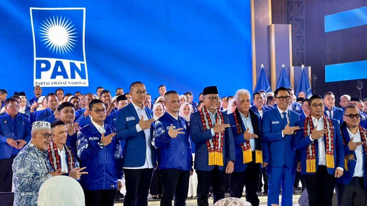 Wali Kota Sabang, Zulkifli H. Adam, resmi dilantik sebagai Ketua Dewan Pimpinan Daerah (DPD) Partai Amanat Nasional (PAN) Kota Sabang pada pelantikan pengurus DPD PAN se-Aceh yang berlangsung di Banda Aceh, Sabtu (13/6/26).