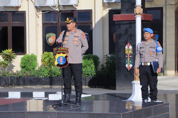 Wakapolres Seruyan Kompol Syaifullah, S.H., M.H., memimpin langsung Apel Pagi Jam Pimpinan di halaman Polres Seruyan, Senin (15/6/2026) mulai pukul 07.30 WIB.