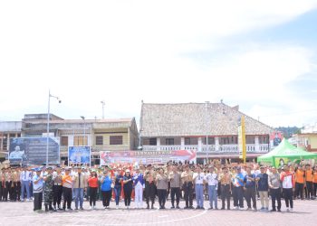 Polres Samosir menggelar Perlombaan Peraturan Baris Berbaris (PBB) tingkat SMA/SMK se-Kabupaten Samosir dengan mengusung tema “Polri Untuk Masyarakat”. Kegiatan berlangsung pada Selasa (16/6/2026) mulai pukul 08.30 WIB di Lapangan Mako Polres Samosir, Jalan Danau Toba, Kelurahan Pasar Pangururan, Kecamatan Pangururan, Kabupaten Samosir.
