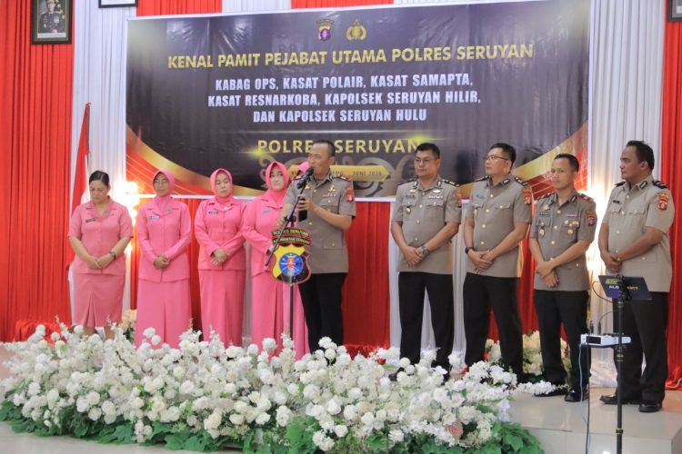 Acara dipimpin langsung oleh Kapolres Seruyan AKBP BEDDY SUWENDI, S.H., S.I.K. didampingi Ketua Bhayangkari Cabang Seruyan Ny. PUTRI BEDDY, sejumlah Pejabat Utama, personel Polres Seruyan, serta Pengurus Bhayangkari Cabang Seruyan.