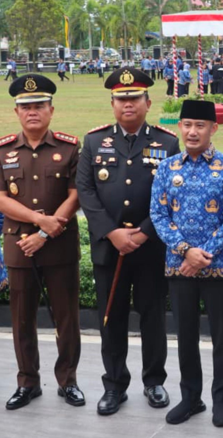 Kapolresta Palangka Raya, Kombes Pol. Dedy Supriadi, S.I.K., M.H. turut menghadiri Upacara Bendera Gabungan TNI, Polri dan ASN dalam rangka Hari Jadi Pemerintah Kota Palangka Raya ke-61 Tahun 2026, Rabu (17/6/2026) pagi. 
