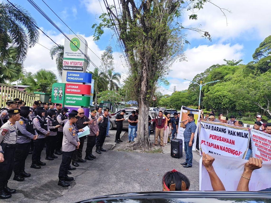 Pengamanan (pam) yang dilakukan oleh Polresta Palangka Raya, Polda Kalteng berhasil menjaga kondisi keamanan selama berlangsungnya aksi damai yang digelar oleh Masyarakat Hukum Adat Kalimantan Provinsi Kalteng pada wilayahnya.