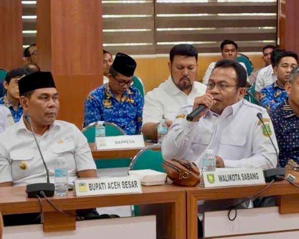 Wali Kota Sabang, H. Zulkifli H. Adam, menghadiri Pertemuan Pemerintah Aceh bersama Komisi II DPR RI yang berlangsung di Gedung Serbaguna Sekretariat Daerah Aceh, Banda Aceh, Rabu (17/6/26).