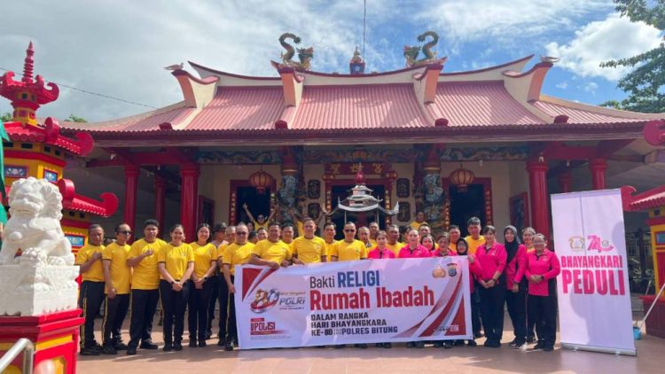 Bhakti religi dilaksanakan serentak dengan melibatkan ratusan personel Polres Bitung dan Polsek jajaran di Gereja Katolik Santo Antonius De Padua di Kelurahan Girian Atas, Masjid Al Muttaqien di Kelurahan Girian Weru Satu, Klenteng Seng Bo Kiong di Kelurahan Kadoodan, serta Pura Utara Segara di Kelurahan Pateten Dua.