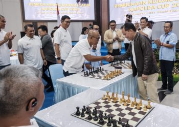 Kejuaraan Catur ini, dibuka secara langsung oleh Gubernur Kalteng H. Agustiar Sabran, dan dihadiri Kapolda Irjen Pol Iwan Kurniawan, para pejabat utama Polda Ketua Bhayangkari Kalteng, unsur forkopimda, serta 81 peserta terdiri dari anggota Polri 55 orang dan 26 masyarakat umum.