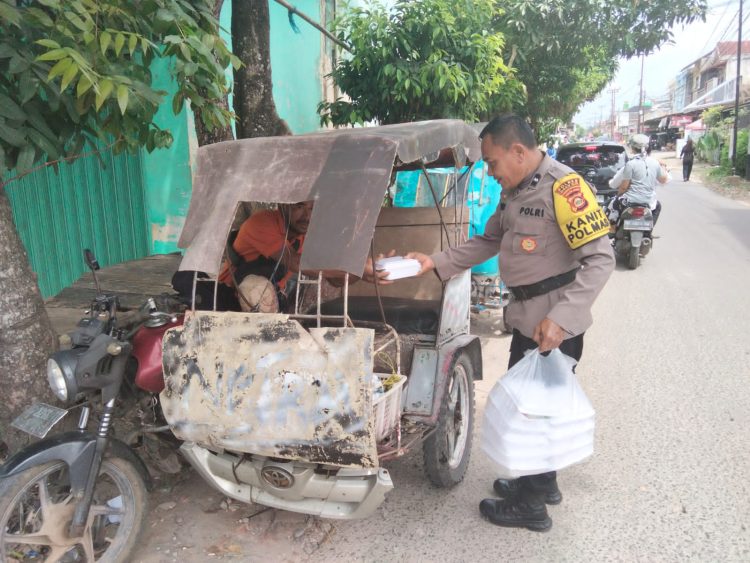 Sat Binmas Polres Ogan Ilir melaksanakan kegiatan Jumat Berkah di wilayah hukum Polres Ogan Ilir, Jumat (19/06/2026).
