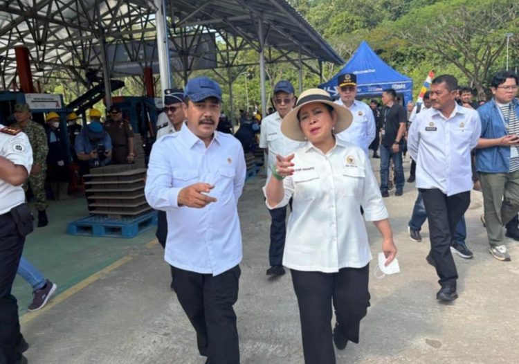 Kunjungan Ketua Komisi IV DPR RI, Siti Hediati Hariyadi atau yang akrab disapa Titiek Soeharto ke Lapas Nusakambangan