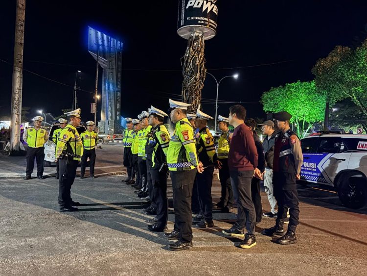 Satlantas Polresta Palangka Raya melaksanakan apel pengecekan dan arahan persiapan patroli gabungan dalam rangka mengantisipasi aksi balap liar di wilayah Kota Palangka Raya, Sabtu (20/6/2026) malam.