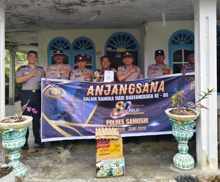 jajaran Polres Samosir menunjukkan kepeduliannya kepada keluarga besar Polri melalui kegiatan anjangsana dan bakti sosial kepada para warakauri di wilayah Kabupaten Samosir, Senin (22/6/2026).