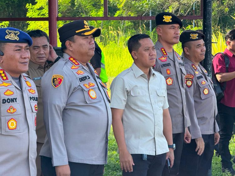 Personel Satpamobvit turut melaksanakan pengamanan kegiatan kunjungan kerja Gubernur Kalimantan Tengah bersama Forum Koordinasi Pimpinan Daerah (Forkopimda) Kalimantan Tengah di kawasan Bandara Tjilik Riwut.