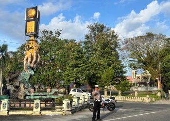 Seperti halnya pengaturan arus lalin yang kembali dilakukan pada Hari Selasa (23/6/2026) mulai pukul 05.45 WIB di sejumlah zona padat pengendara di wilayah Kota Palangka Raya, yang dikomando oleh Kasatlantas, Kompol Hermanto, S.H.