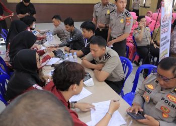 Kegiatan yang berlangsung pada Selasa (23/6/2026) mulai pukul 07.30 WIB di Aula Patria Tama 95 Polres Seruyan ini merupakan bagian dari program bakti kesehatan yang dilaksanakan secara serentak di seluruh Indonesia dan terhubung melalui Zoom Meeting terpusat bersama Kapolri dan jajaran Polri.