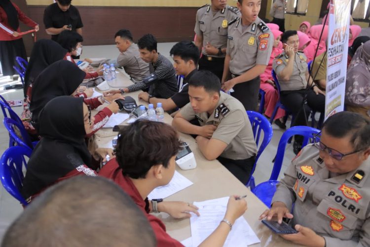 Kegiatan yang berlangsung pada Selasa (23/6/2026) mulai pukul 07.30 WIB di Aula Patria Tama 95 Polres Seruyan ini merupakan bagian dari program bakti kesehatan yang dilaksanakan secara serentak di seluruh Indonesia dan terhubung melalui Zoom Meeting terpusat bersama Kapolri dan jajaran Polri.