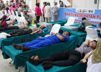 Polda Kalimantan Tengah melalui Bidang Kedokteran dan Kesehatan (Biddokkes) serta Rumah Sakit Bhayangkara Tingkat III Palangka Raya menggelar Puncak Bakti Kesehatan dalam rangka menyambut Hari Bhayangkara ke-80 yang dipusatkan di Gedung Graha Bhayangkara Mapolda Kalteng, Selasa (23/6/2026).