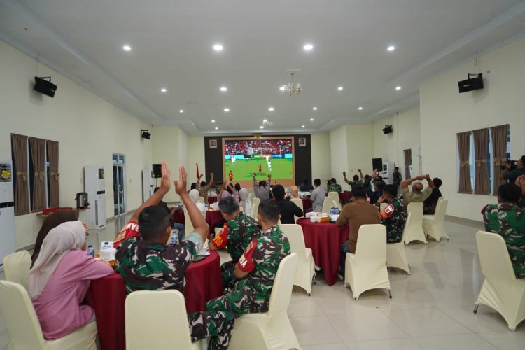 nonton bareng (nobar) Piala Dunia 2026. Bertempat di Aula Pantai Timur Makorem 022/PT jalan Asahan Km 3,5 Kecamatan Siantar Kabupaten Simalungun. Rabu, (24/6/2026)